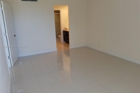 Condo in Aventura, Florida, 2 bedrooms  № 1984528 - photo 18