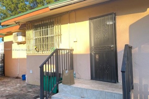 Купить виллу или дом в Майами, Флорида 3 спальни, 134.8м2, № 1970124 - фото 30