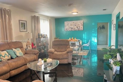 Купить виллу или дом в Майами, Флорида 3 спальни, 134.8м2, № 1970124 - фото 4