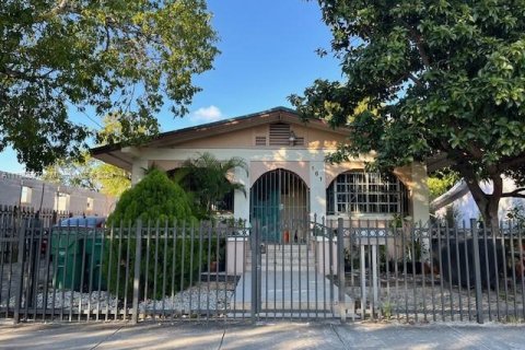 Дом в Майами, Флорида 3 спальни, 134.8м2 № 1970124