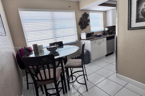 Condo in Fort Lauderdale, Florida, 1 bedroom  № 1967647 - photo 4