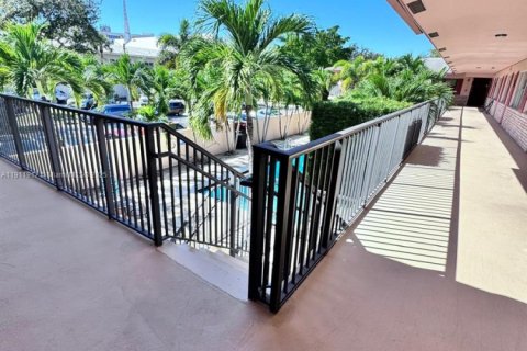 Condo in Fort Lauderdale, Florida, 1 bedroom  № 1967647 - photo 12