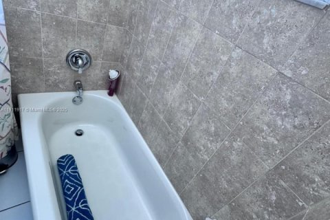 Condo in Fort Lauderdale, Florida, 1 bedroom  № 1967647 - photo 10