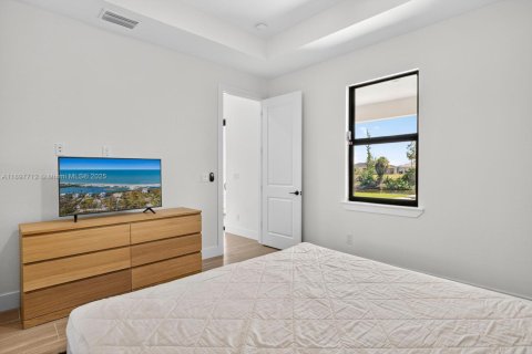 House in Cape Coral, Florida 4 bedrooms № 2012773 - photo 20