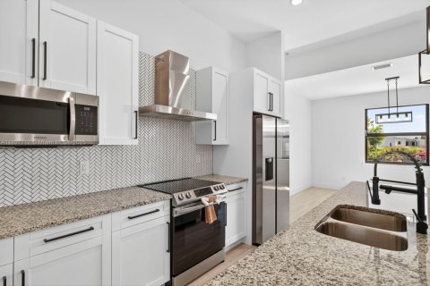 House in Cape Coral, Florida 4 bedrooms № 2012773 - photo 11