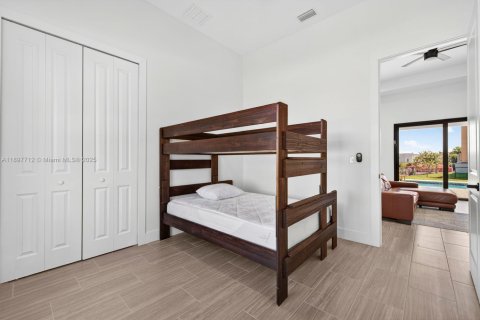 House in Cape Coral, Florida 4 bedrooms № 2012773 - photo 21