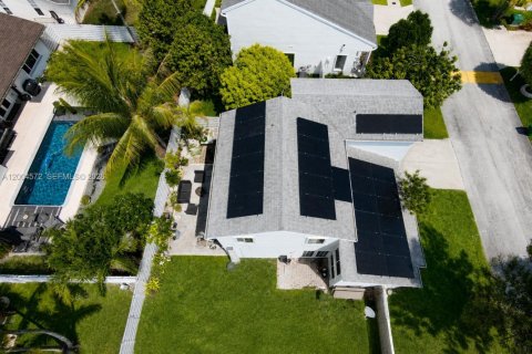 Casa en venta en Miami, Florida, 3 dormitorios, 166.85 m2 № 2168617 - foto 5