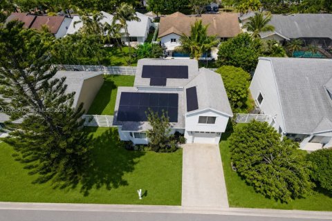 Casa en venta en Miami, Florida, 3 dormitorios, 166.85 m2 № 2168617 - foto 3