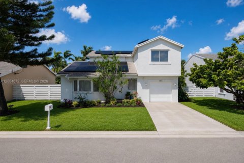 Casa en venta en Miami, Florida, 3 dormitorios, 166.85 m2 № 2168617 - foto 1