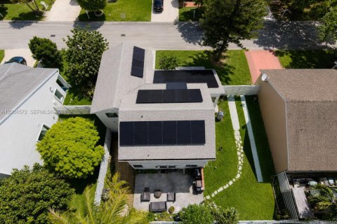 Casa en venta en Miami, Florida, 3 dormitorios, 166.85 m2 № 2168617 - foto 2