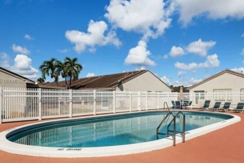 Townhouse in Davie, Florida 2 bedrooms, 84.73 sq.m. № 2026689 - photo 14