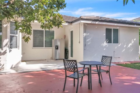 Casa en venta en Miami, Florida, 3 dormitorios, 145.86 m2 № 2007683 - foto 16