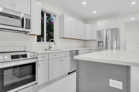 Casa en venta en Miami, Florida, 3 dormitorios, 145.86 m2 № 2007683 - foto 5