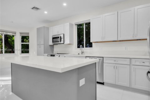 Casa en venta en Miami, Florida, 3 dormitorios, 145.86 m2 № 2007683 - foto 17