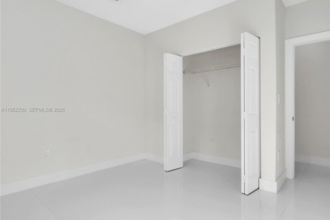 Casa en venta en Miami, Florida, 3 dormitorios, 145.86 m2 № 2007683 - foto 12