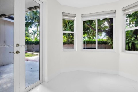 Casa en venta en Miami, Florida, 3 dormitorios, 145.86 m2 № 2007683 - foto 4