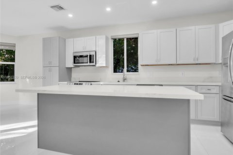 Casa en venta en Miami, Florida, 3 dormitorios, 145.86 m2 № 2007683 - foto 6