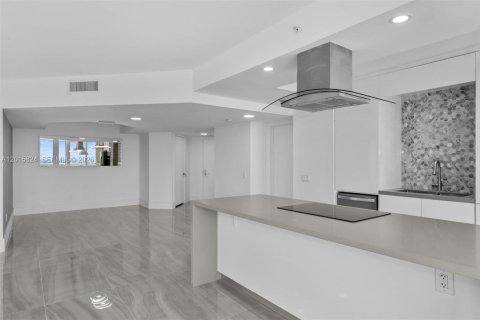 Снять в аренду кондоминиум в Авентура, Флорида 2 спальни, 173.26м2, № 2077899 - фото 8