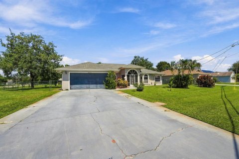 Villa ou maison à vendre à Port St. Lucie, Floride: 4 chambres, 223.99 m2 № 2399723 - photo 2