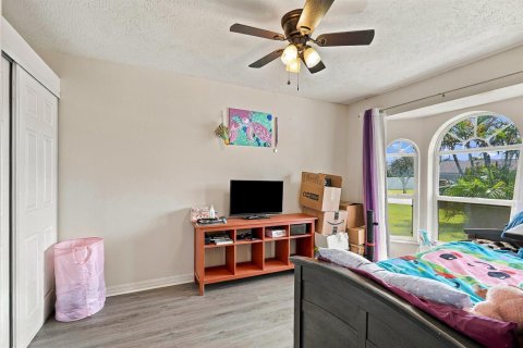 Villa ou maison à vendre à Port St. Lucie, Floride: 4 chambres, 223.99 m2 № 2399723 - photo 25