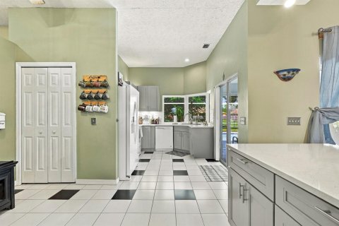 Villa ou maison à vendre à Port St. Lucie, Floride: 4 chambres, 223.99 m2 № 2399723 - photo 8