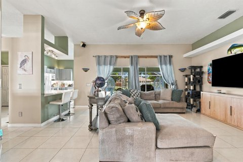 Villa ou maison à vendre à Port St. Lucie, Floride: 4 chambres, 223.99 m2 № 2399723 - photo 4