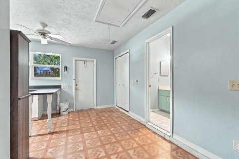 Villa ou maison à vendre à Port St. Lucie, Floride: 4 chambres, 223.99 m2 № 2399723 - photo 21