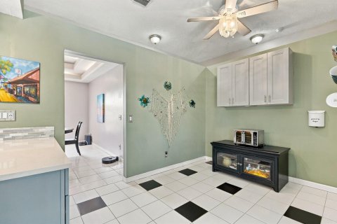 Villa ou maison à vendre à Port St. Lucie, Floride: 4 chambres, 223.99 m2 № 2399723 - photo 11