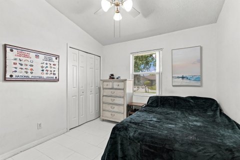 Villa ou maison à vendre à Port St. Lucie, Floride: 4 chambres, 223.99 m2 № 2399723 - photo 18