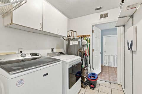 Villa ou maison à vendre à Port St. Lucie, Floride: 4 chambres, 223.99 m2 № 2399723 - photo 20