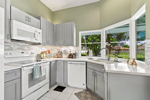 Villa ou maison à vendre à Port St. Lucie, Floride: 4 chambres, 223.99 m2 № 2399723 - photo 9
