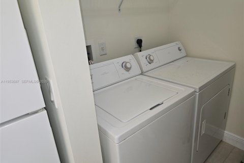 Condominio en alquiler en Miramar, Florida, 1 dormitorio, 67.17 m2 № 2007989 - foto 15