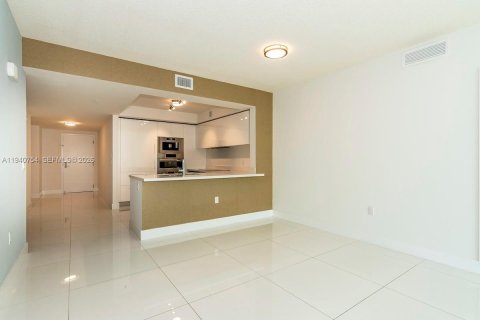 Condo in Sunny Isles Beach, Florida, 2 bedrooms  № 1997782 - photo 28