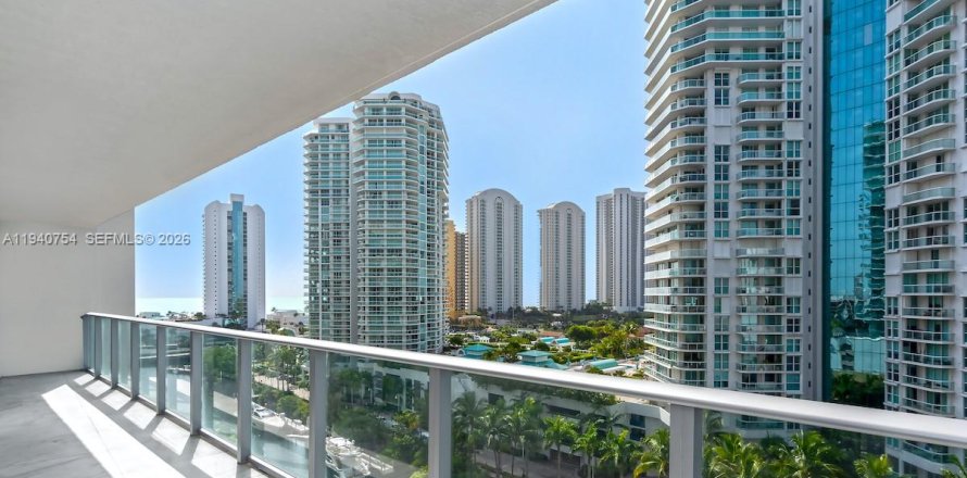 Condo in Sunny Isles Beach, Florida, 2 bedrooms  № 1997782