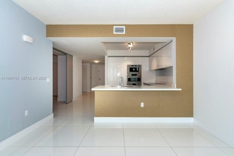 Condo in Sunny Isles Beach, Florida, 2 bedrooms  № 1997782 - photo 7