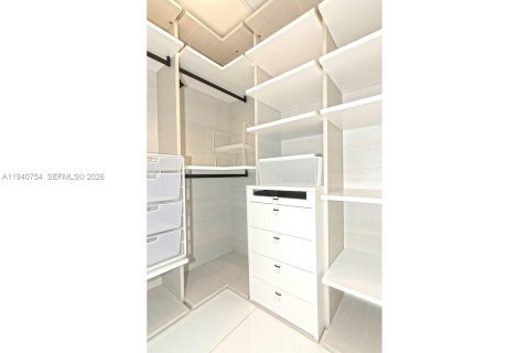 Condo in Sunny Isles Beach, Florida, 2 bedrooms  № 1997782 - photo 24