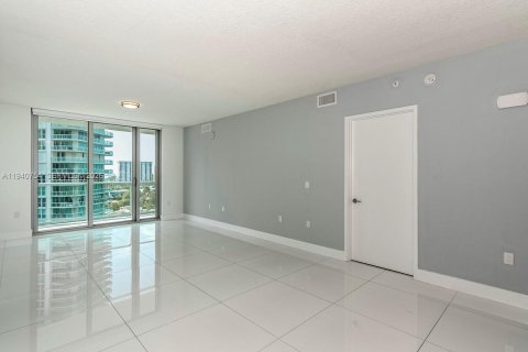 Condo in Sunny Isles Beach, Florida, 2 bedrooms  № 1997782 - photo 11