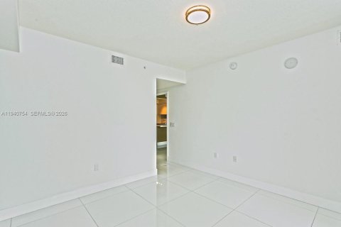 Condo in Sunny Isles Beach, Florida, 2 bedrooms  № 1997782 - photo 22