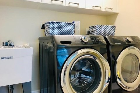 Copropriété à vendre à Hollywood, Floride: 3 chambres, 196.49 m2 № 1993414 - photo 12