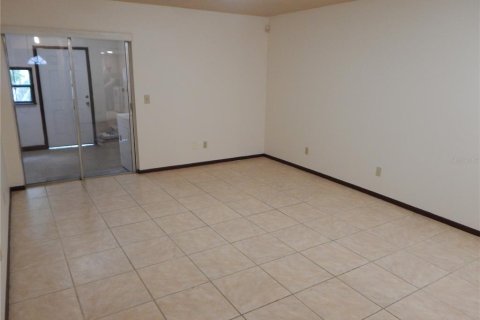 Villa ou maison à vendre à Kissimmee, Floride: 2 chambres, 99.78 m2 № 2221561 - photo 3