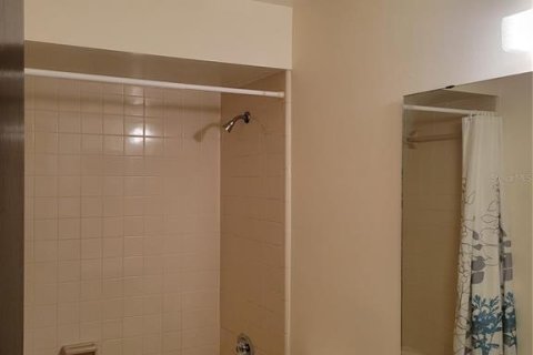 Villa ou maison à vendre à Kissimmee, Floride: 2 chambres, 99.78 m2 № 2221561 - photo 16