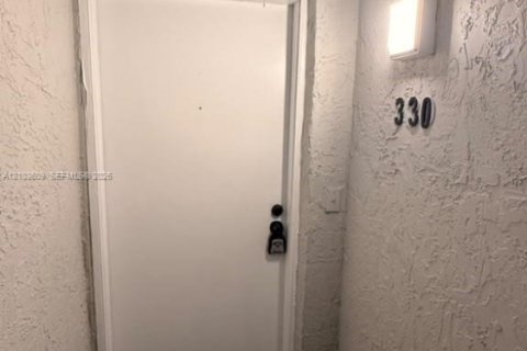 Copropriété à vendre à Miami, Floride: 3 chambres, 103.96 m2 № 2417471 - photo 8