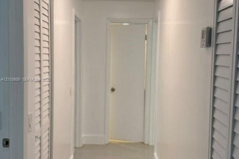 Copropriété à vendre à Miami, Floride: 3 chambres, 103.96 m2 № 2417471 - photo 15