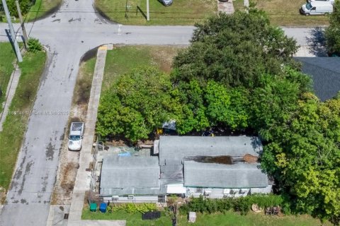 Casa en venta en Miami, Florida, 4 dormitorios, 88.54 m2 № 1893423 - foto 13