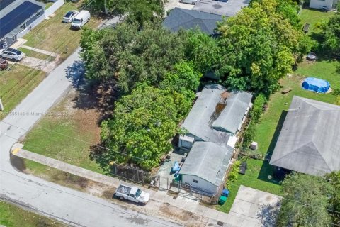 Casa en venta en Miami, Florida, 4 dormitorios, 88.54 m2 № 1893423 - foto 12
