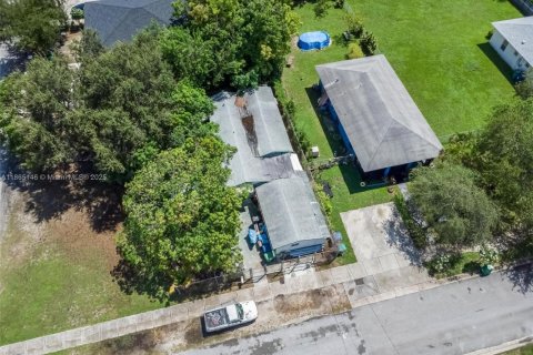 Casa en venta en Miami, Florida, 4 dormitorios, 88.54 m2 № 1893423 - foto 2