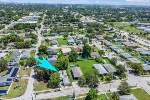 Casa en venta en Miami, Florida, 4 dormitorios, 88.54 m2 № 1893423 - foto 1