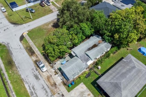 Casa en venta en Miami, Florida, 4 dormitorios, 88.54 m2 № 1893423 - foto 9