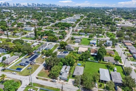 Casa en venta en Miami, Florida, 4 dormitorios, 88.54 m2 № 1893423 - foto 3
