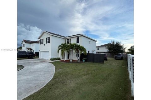 Casa en venta en Homestead, Florida, 4 dormitorios, 212.93 m2 № 2378531 - foto 2